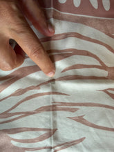 Load image into Gallery viewer, Foulard Vintage Lanvin Paris in Seta – Fine anni ’70 / Inizio anni ’80
