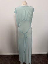 Load image into Gallery viewer, Camicia da notte vintage anni ’50 in seta color  celeste    firmata Peony

