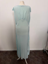 Load image into Gallery viewer, Camicia da notte vintage anni ’50 in seta color  celeste    firmata Peony
