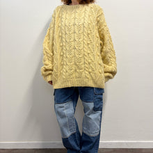 Load image into Gallery viewer, Maglione over color burro – Made in Japan
