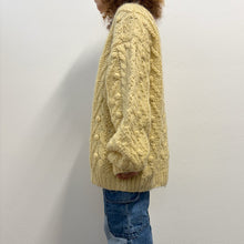 Load image into Gallery viewer, Maglione over color burro – Made in Japan
