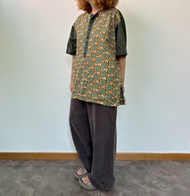 Load image into Gallery viewer, Blusa Africana verde arancio sartoriale
