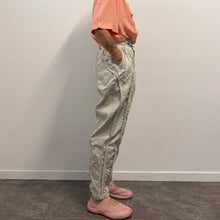 Load image into Gallery viewer, Pantaloni Neo Blood Tokyo – tortora chiaro  anni ’80 (Deadstock)
