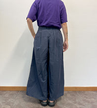 Load image into Gallery viewer, Gonna a pantaloni Made in Japan acquistata a Tokyo
