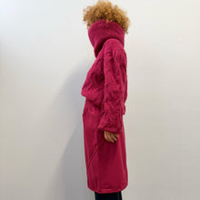 Load image into Gallery viewer, Maglione handmade con collo alto
