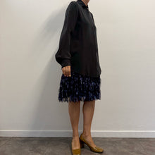 Load image into Gallery viewer, Camicia Valentino in seta lavata nera
