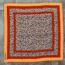 Load image into Gallery viewer, Foulard Vintage Vivienne – Anni ’70 – Crepe di Seta
