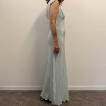 Load image into Gallery viewer, Camicia da notte vintage anni ’50 in seta color  celeste    firmata Peony

