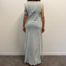Load image into Gallery viewer, Camicia da notte vintage anni ’50 in seta color  celeste    firmata Peony
