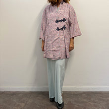 Load image into Gallery viewer, Haori giapponese vintage in seta jacquard lilla con alamari
