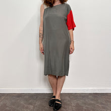 Load image into Gallery viewer, Abito Penny Black in seta Y2K
