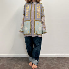 Load image into Gallery viewer, Camicia made England in seta 90s
