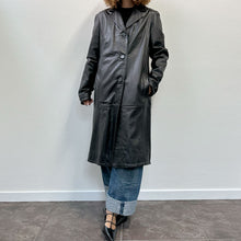 Load image into Gallery viewer, Trench in pelle nera 90s
