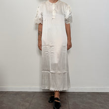 Load image into Gallery viewer, Abito sottoveste vintage Linclalor “Immagini” DEADSTOCK in rasatello di seta Fine anni ’80
