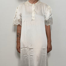 Load image into Gallery viewer, Abito sottoveste vintage Linclalor “Immagini” DEADSTOCK in rasatello di seta Fine anni ’80
