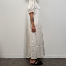 Load image into Gallery viewer, Abito sottoveste vintage Linclalor “Immagini” DEADSTOCK in rasatello di seta Fine anni ’80
