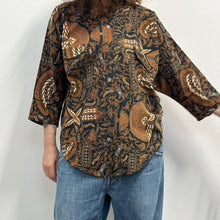 Load image into Gallery viewer, Camicia Balinese con stampe 90s
