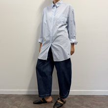 Load image into Gallery viewer, Camicia Oversize Weekend Max Mara a Righe – Logo Farfalla W.M
