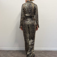 Load image into Gallery viewer, Set Coordinato Ganni in Seta Stampa Leopardata – Camicia &amp; Pantalone
