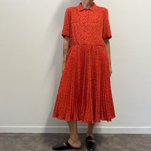 Load image into Gallery viewer, Abiti Vintage Sartoriale Anni '80 Rosso con Pattern Foglie
