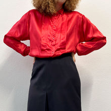 Load image into Gallery viewer, Camicia rossa raso di viscosa 80s
