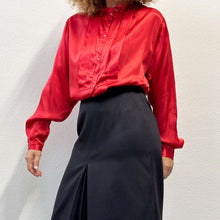 Load image into Gallery viewer, Camicia rossa raso di viscosa 80s
