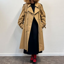 Load image into Gallery viewer, Trench militare Burberry fine 70s
