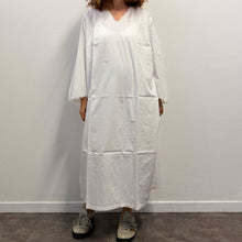 Load image into Gallery viewer, Camicia da notte Abito vintage in cotone bianco con pizzi sartoriali
