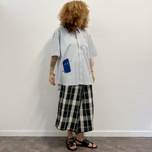 Load image into Gallery viewer, Camicia a righe MAKICHA Serigrafia a mano di Gigi Tarantola

