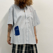Load image into Gallery viewer, Camicia a righe MAKICHA Serigrafia a mano di Gigi Tarantola
