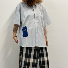 Load image into Gallery viewer, Camicia a righe MAKICHA Serigrafia a mano di Gigi Tarantola
