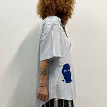 Load image into Gallery viewer, Camicia a righe MAKICHA Serigrafia a mano di Gigi Tarantola
