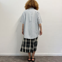 Load image into Gallery viewer, Camicia a righe MAKICHA Serigrafia a mano di Gigi Tarantola
