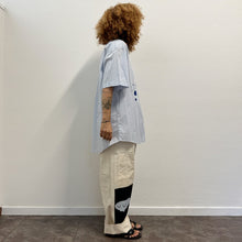 Load image into Gallery viewer, Camicia a Righe MAKICHA– Serigrafia a mano di Gigi Tarantola
