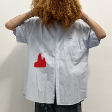 Load image into Gallery viewer, Camicia a righe MAKICHA – Serigrafia a mano di Gigi Tarantola
