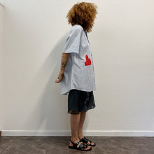 Load image into Gallery viewer, Camicia a righe MAKICHA – Serigrafia a mano di Gigi Tarantola
