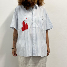 Load image into Gallery viewer, Camicia righe MAKICHA Serigrafia a mano di Gigi Tarantola
