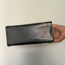 Load image into Gallery viewer, Borsa a Mano Vintage Rigida d'Epoca – Blu Notte con Ricamo Floreale e Dettagli in Pelle
