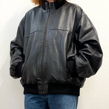 Load image into Gallery viewer, Bomber in pelle nera 90s

