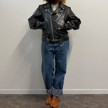 Load image into Gallery viewer, Giacca biker in pelle nera anni ’90
