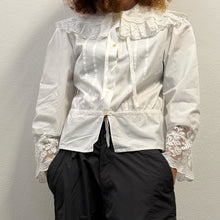 Load image into Gallery viewer, Camicia Vintage Bianca in Cotone con Pizzo - Made in France
