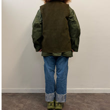 Load image into Gallery viewer, Hunter Corduroy Utility Vest – 6 Pocket Deadstock
