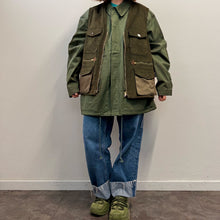 Load image into Gallery viewer, Hunter Corduroy Utility Vest – 6 Pocket Deadstock
