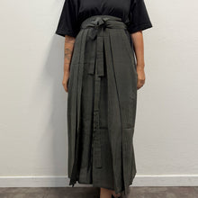 Load image into Gallery viewer, Hakama Vintage Tradizionale Giapponese Sendai-hira – Seta Ki-tsumugi
