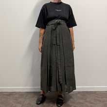 Load image into Gallery viewer, Hakama Vintage Tradizionale Giapponese Sendai-hira – Seta Ki-tsumugi
