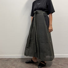 Load image into Gallery viewer, Hakama Vintage Tradizionale Giapponese Sendai-hira – Seta Ki-tsumugi

