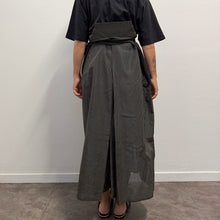 Load image into Gallery viewer, Hakama Vintage Tradizionale Giapponese Sendai-hira – Seta Ki-tsumugi
