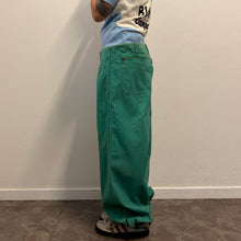 Load image into Gallery viewer, Pantaloni Nikka vintage color verde
