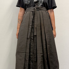 Load image into Gallery viewer, Hakama Antica  Tradizionale Giapponese Sendai-hira – Seta Ki-tsumugi
