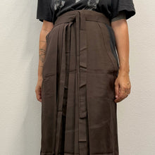 Load image into Gallery viewer, Hakama Vintage Tradizionale Giapponese Sendai-hira – Seta Ki-tsumugi
